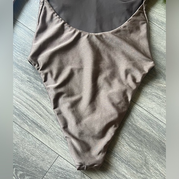 NWOT! VDM (Australia) metallic one piece underwired swimsuit. Size XS - Picture 9 of 10